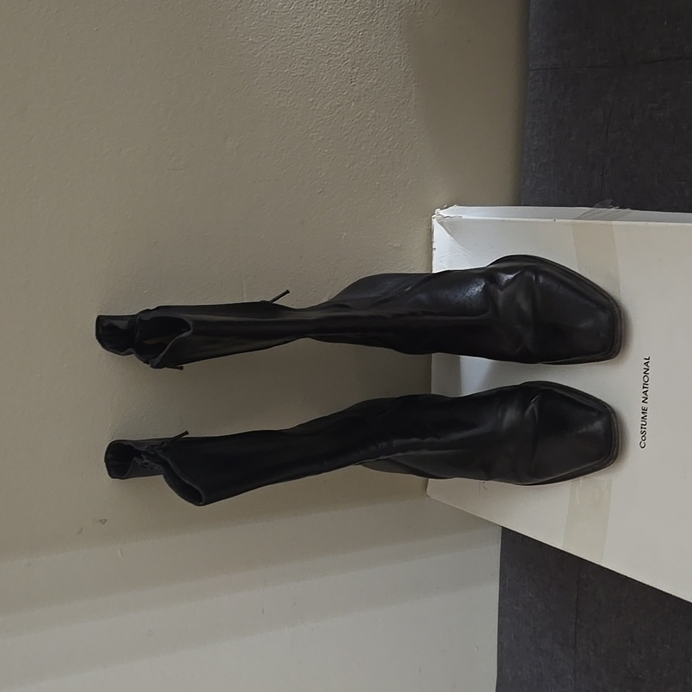 High-quality calf length black heeled boots